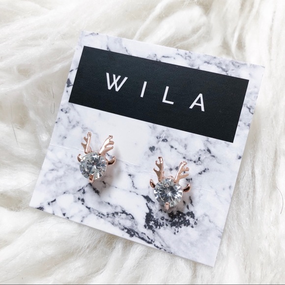 Gold cubic zirconia deer stud earrings - Picture 3 of 3